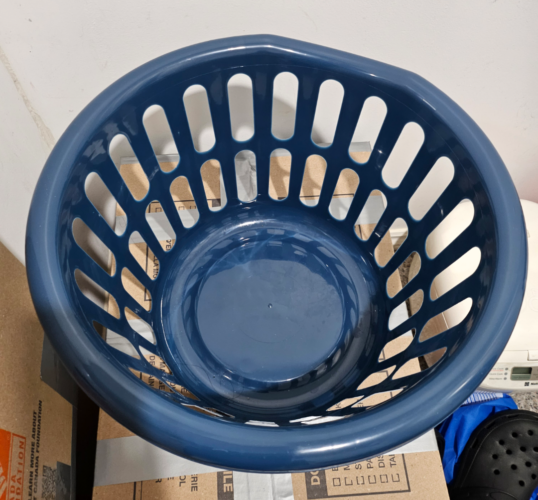 🚚RUSH SALE ‼️ Plastic Laundry basket / hamper - photo 2