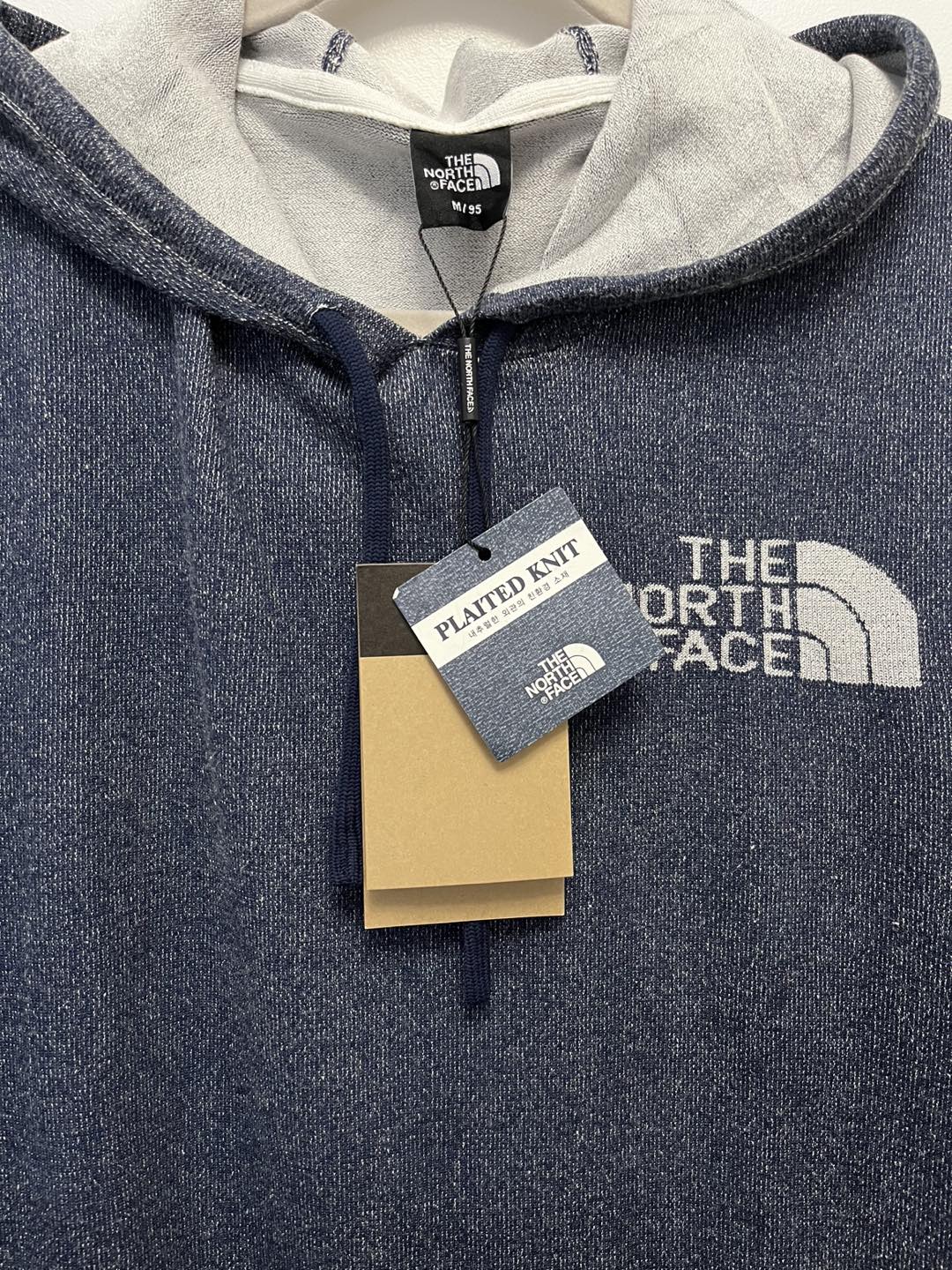 BNWT The North Face knitted hoodie image indicator(5)