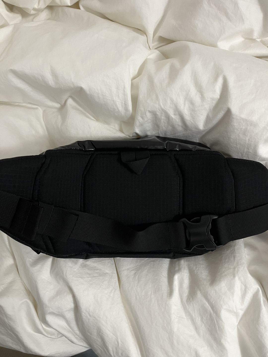 Patagonia black hole waist pack image indicator(3)