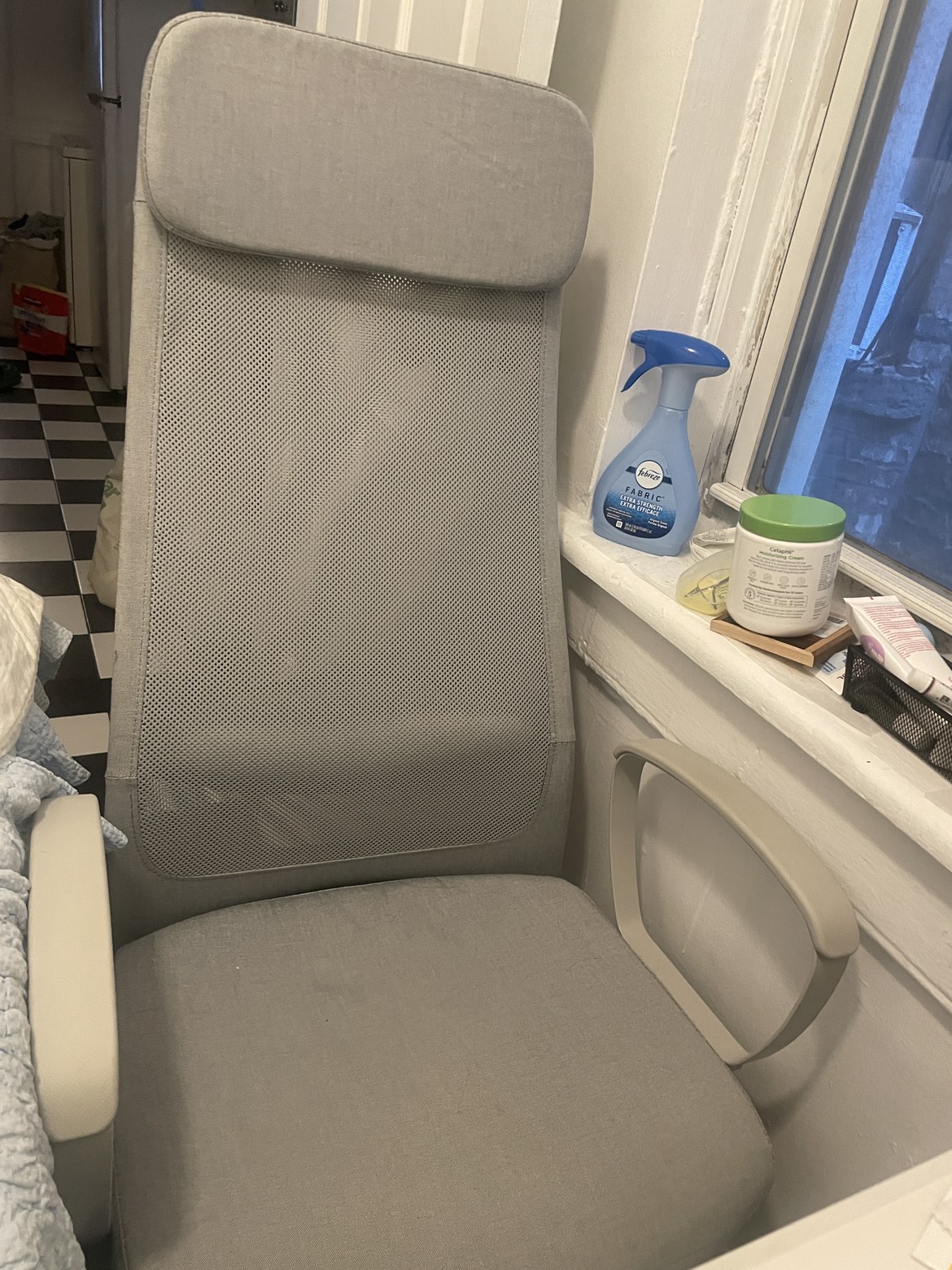 Ikea markus chair and small adjustable desk - photo 5