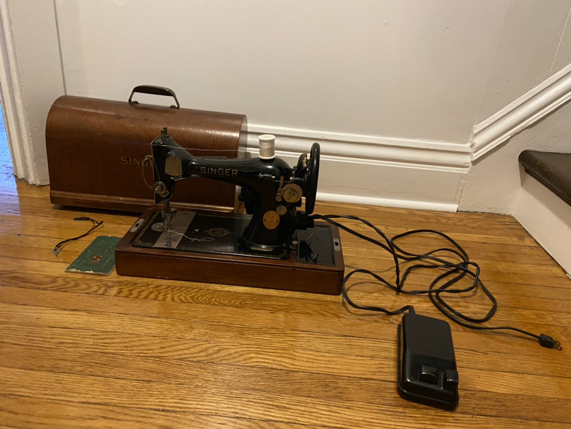 Antique Singer Sewing Machine - photo 2