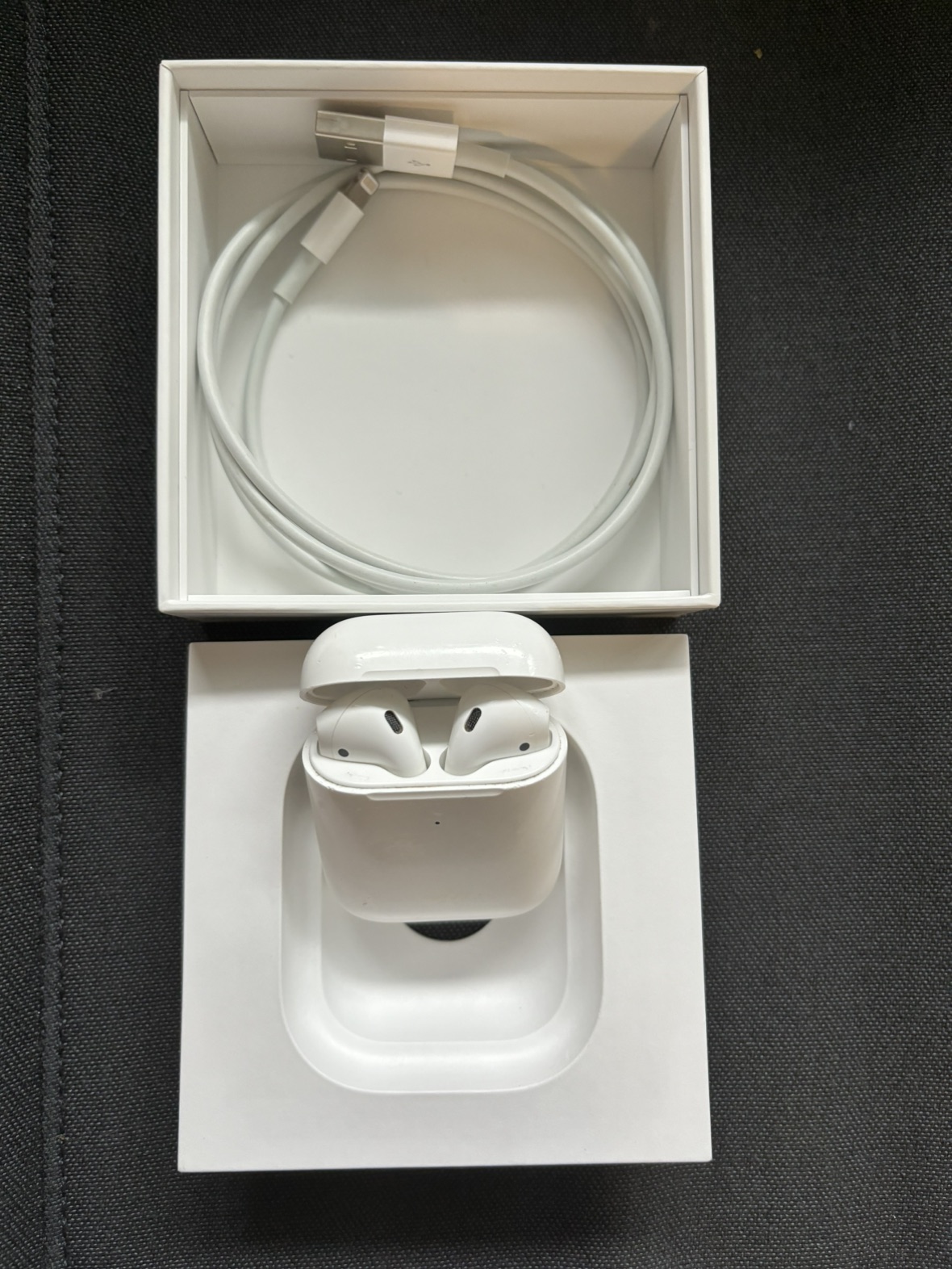 Apple AirPods 2nd generation in box #SellingSpree image indicator(4)