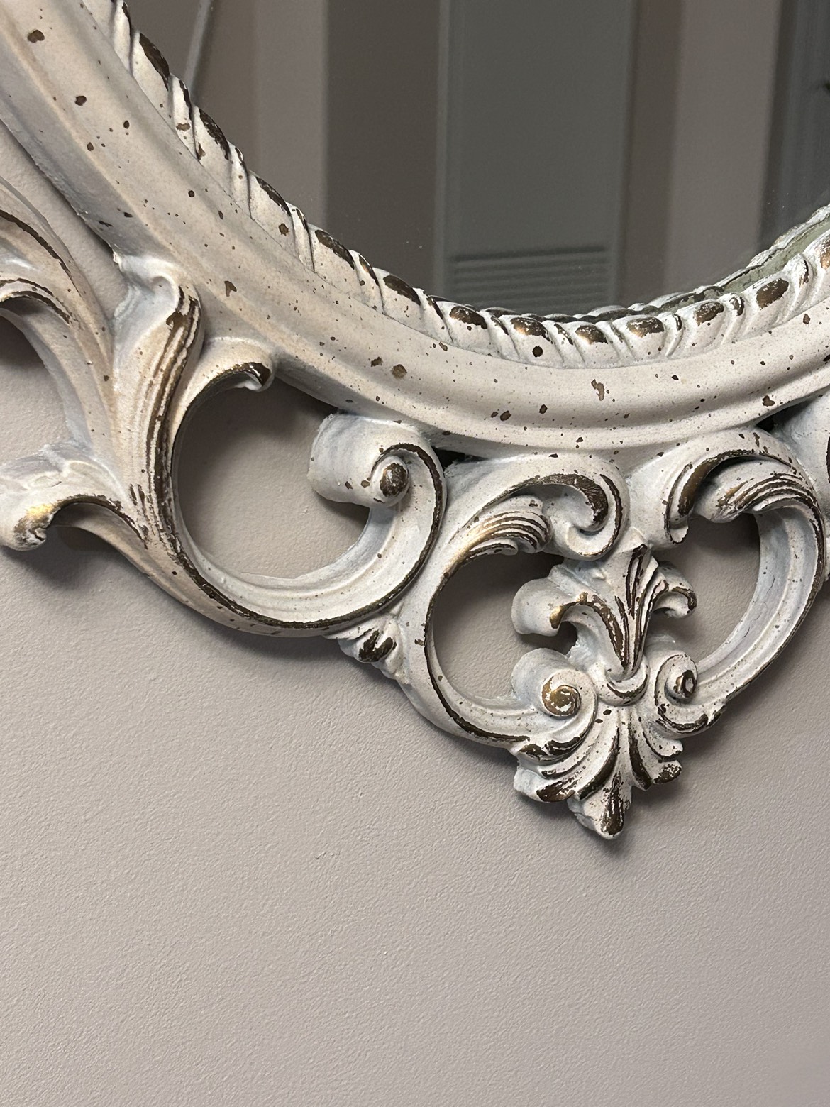 Cream colour oval mirror with gold brush finish image indicator(2)