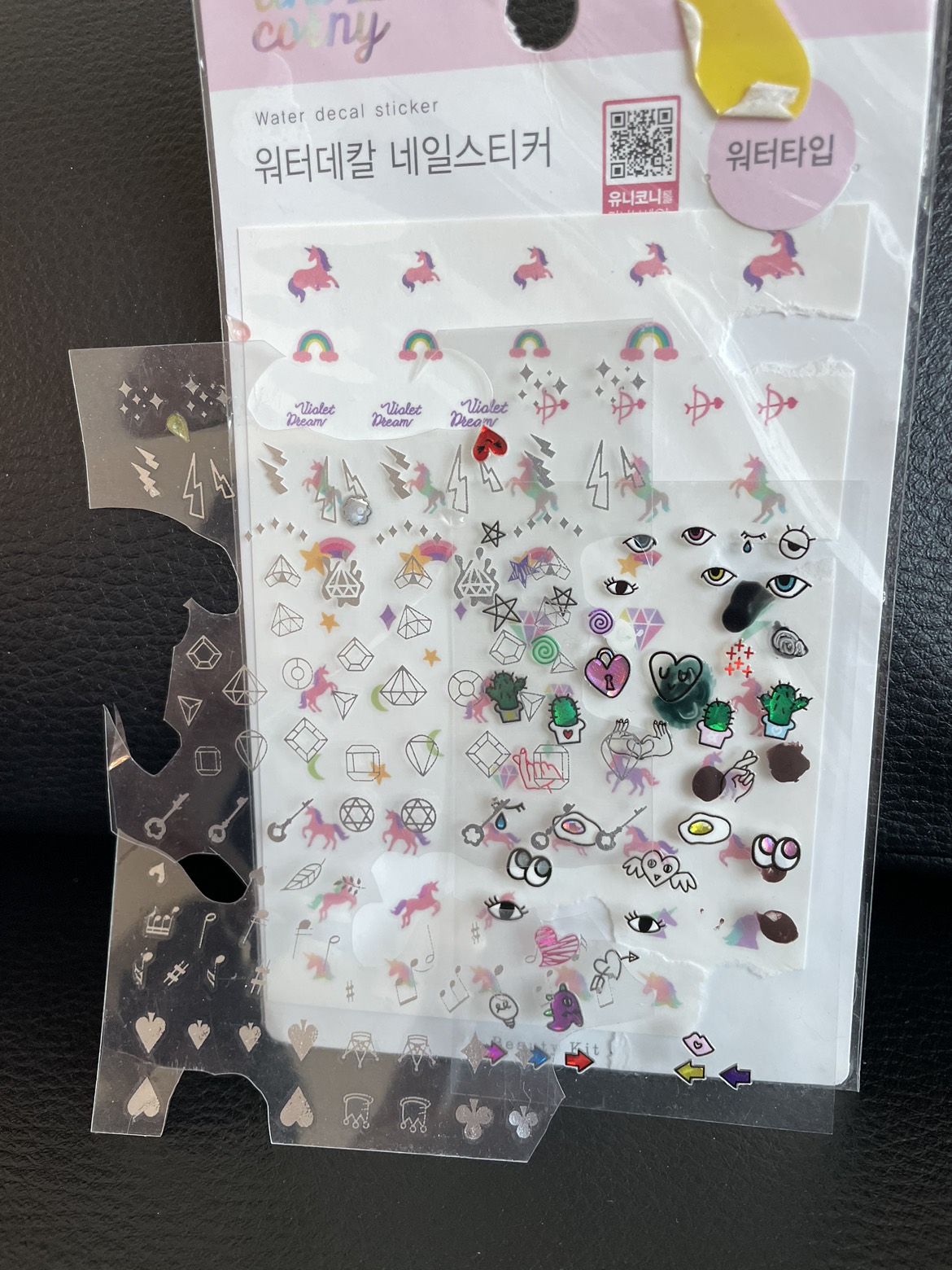 nail polish and sticker - photo 5