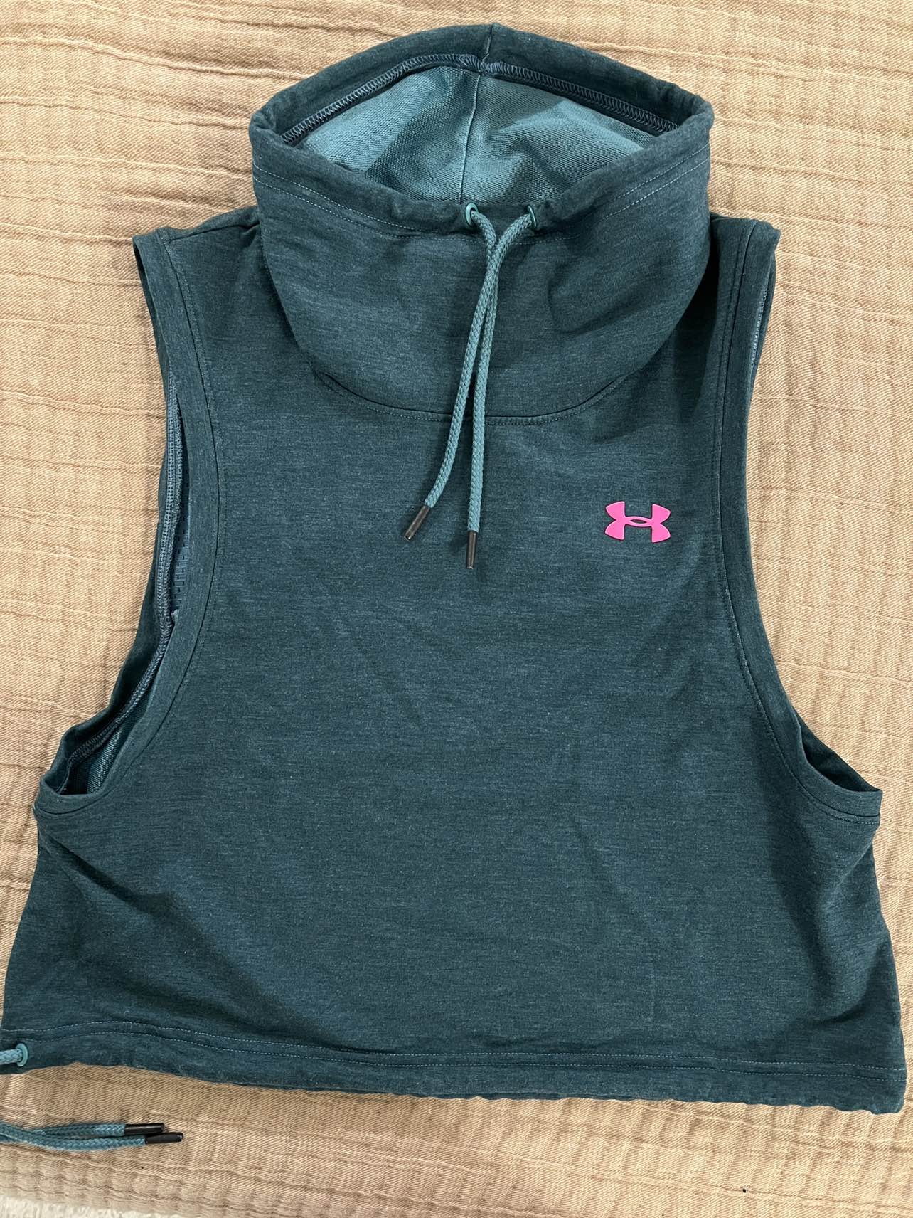 Sleeveless mock neck fitness wear