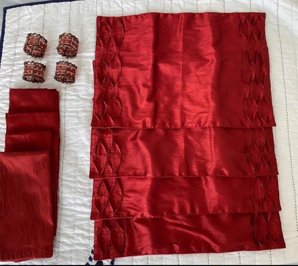 Pier1 Set of 4 Festive Placemats, Napkins and Napkin Rings🎁 image indicator(3)