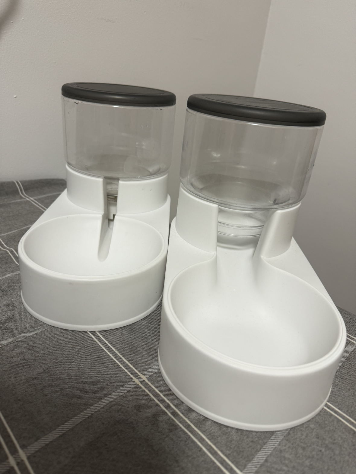 Dog/Cat Feeder and Water Dispenser