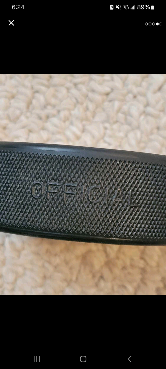 Official NHL game puck 1980s New York Islanders image indicator(4)