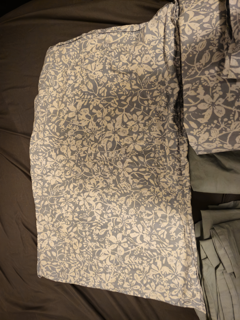 Towels and bedding set Pickup today - photo 3