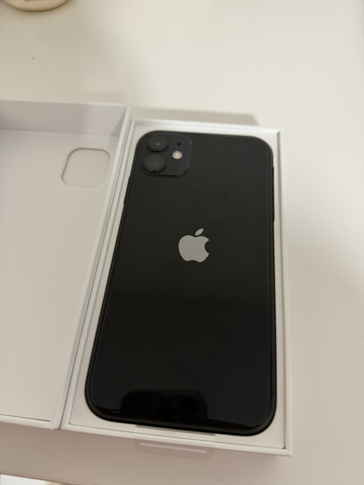 BRAND NEW IPHONE 11 (64gb Black) - photo 3