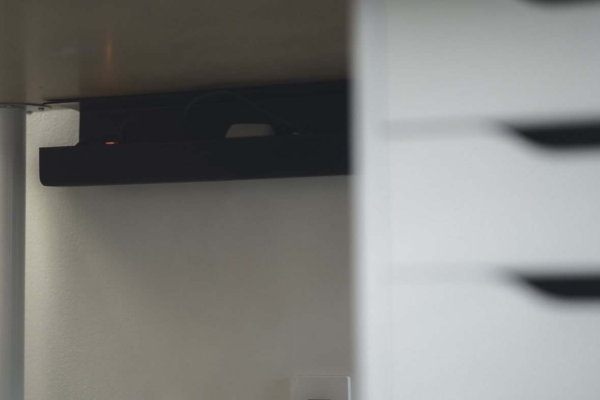 Desk - photo 4