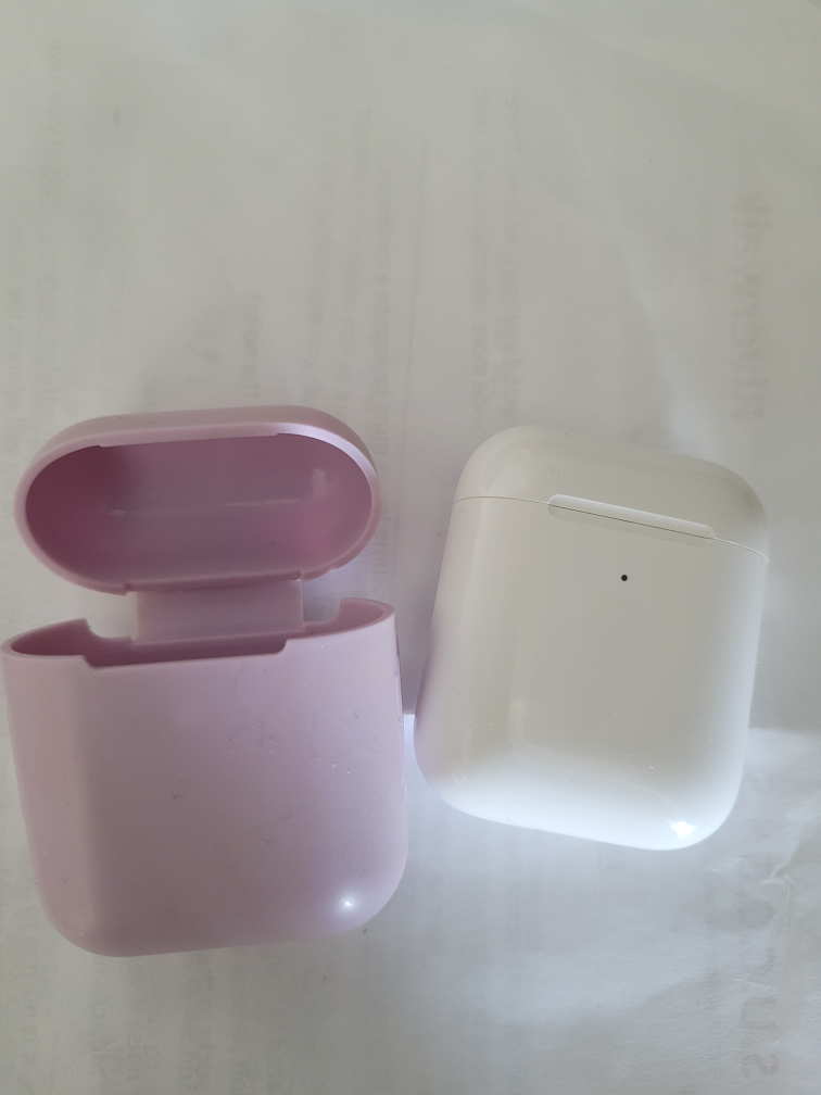 Airpods 1st gen case + left headphone #freecycle