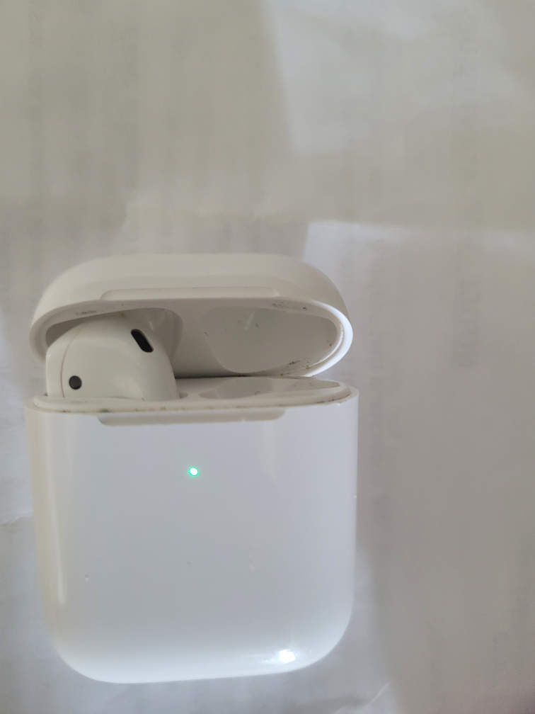 Airpods 1st gen case + left headphone #freecycle - photo 2