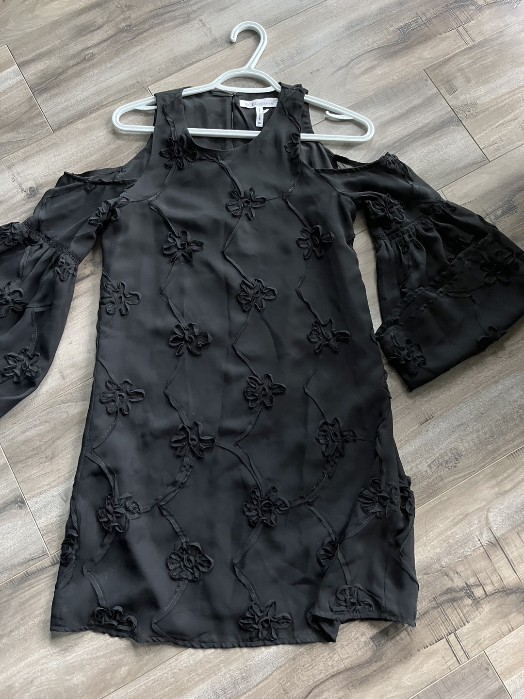 BCBG Max Azaria black flower appliqué dres XXS- XS 🎁 image indicator(3)
