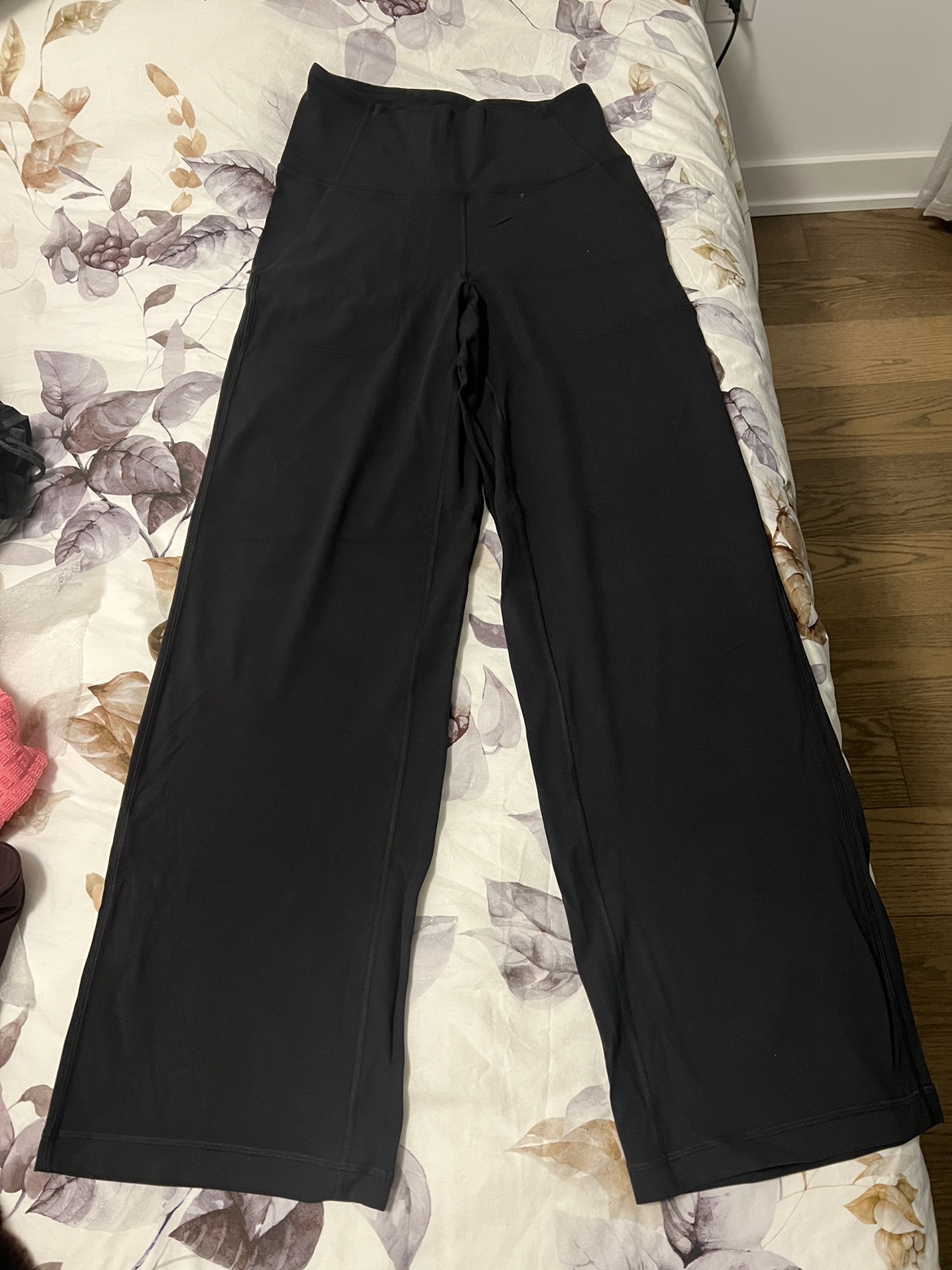 Brand new Lululemon groove wide leg pants size 6 black - photo 2