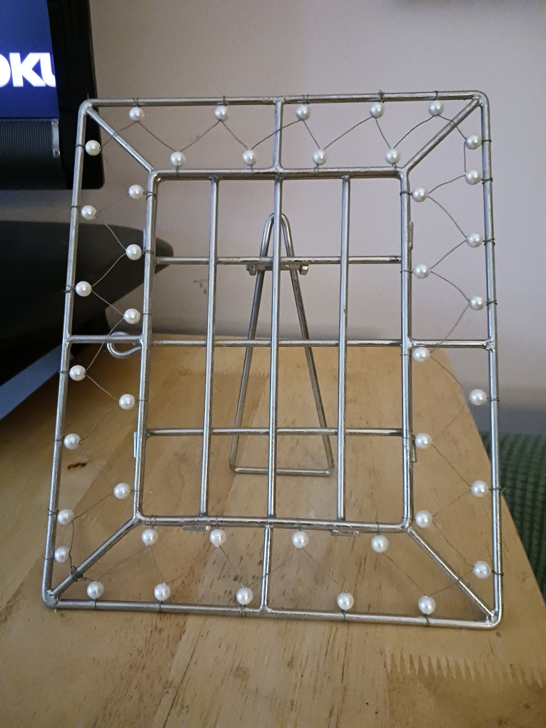 This is a beautiful frame for 5x7 photographs #SellingSpree image indicator(2)