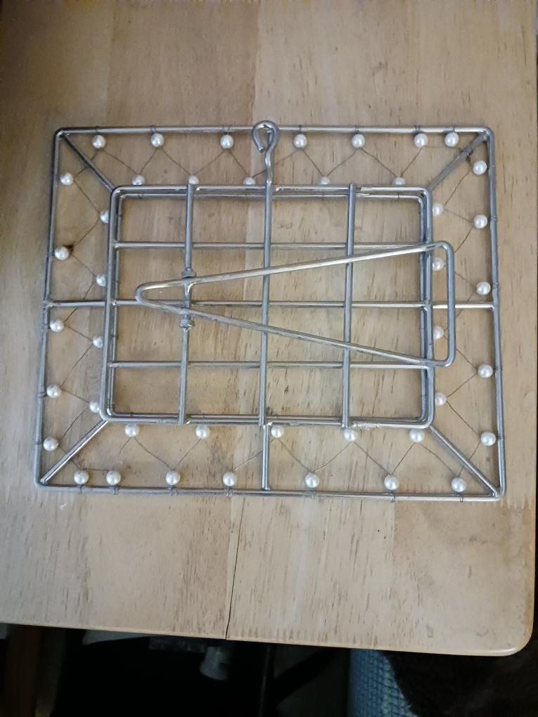 This is a beautiful frame for 5x7 photographs #SellingSpree image indicator(4)