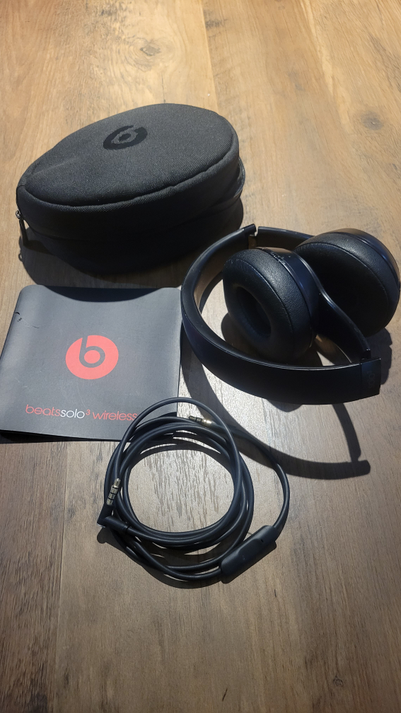 Wireless BEATS Headphones image indicator(2)