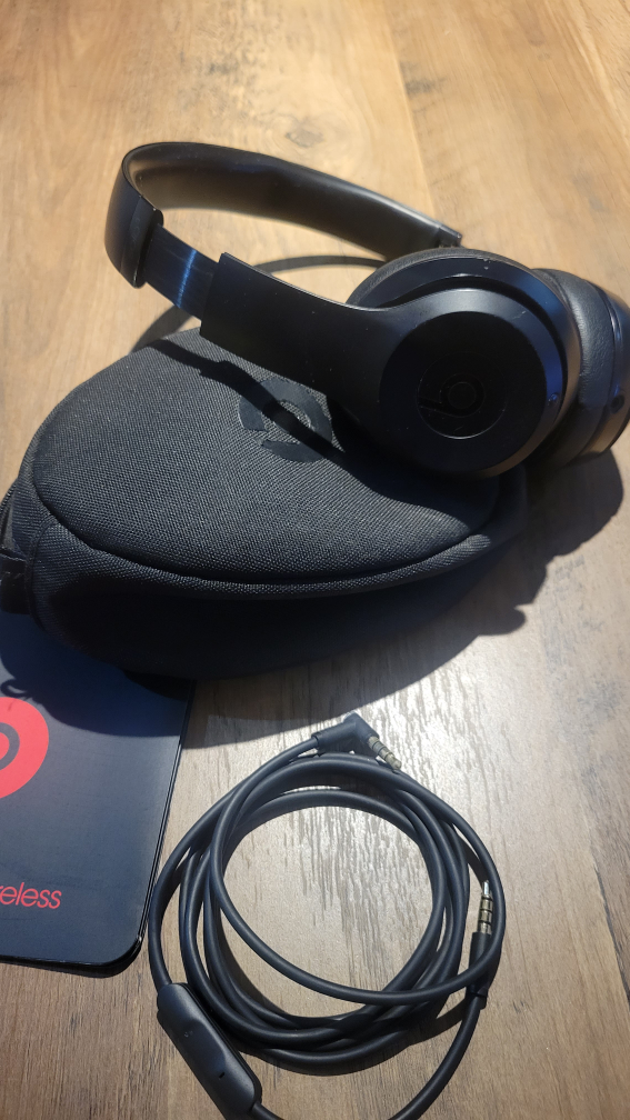 Wireless BEATS Headphones image indicator(3)