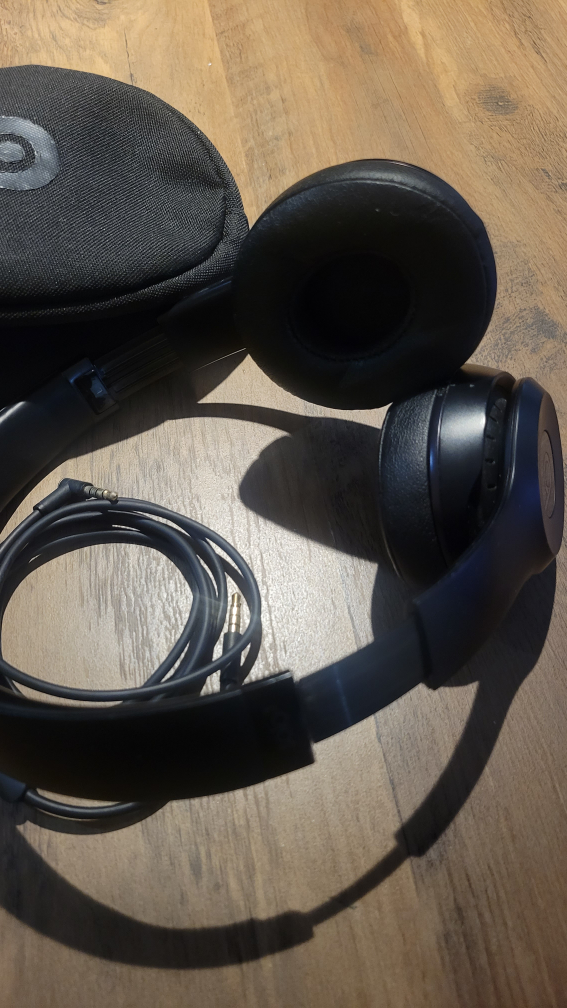 Wireless BEATS Headphones image indicator(4)