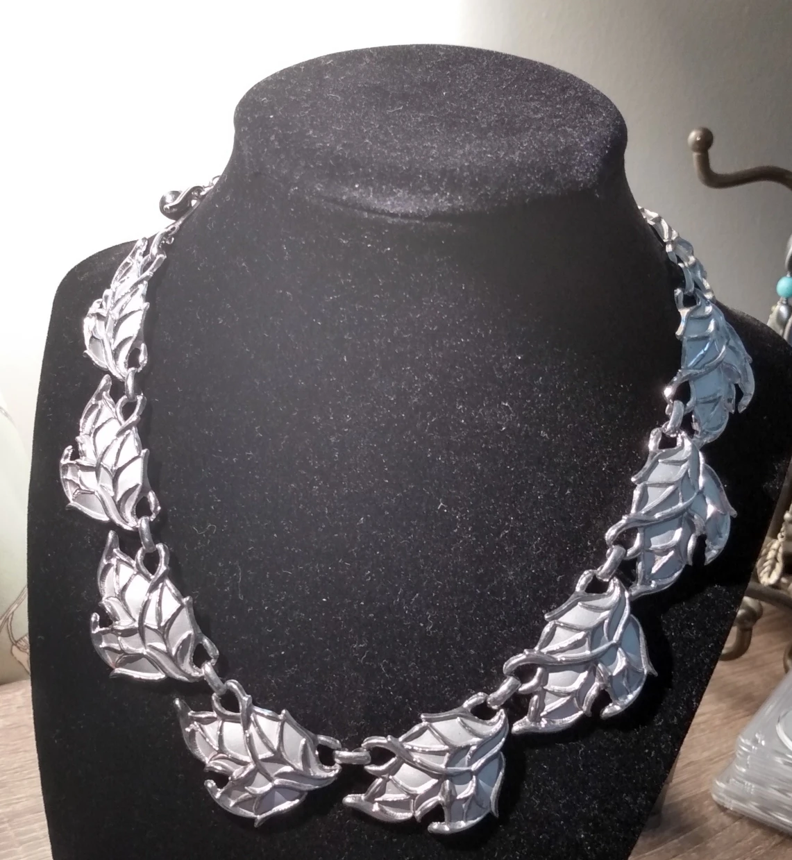 Necklace. Astonishing looking. Silver plated Stainless steel.