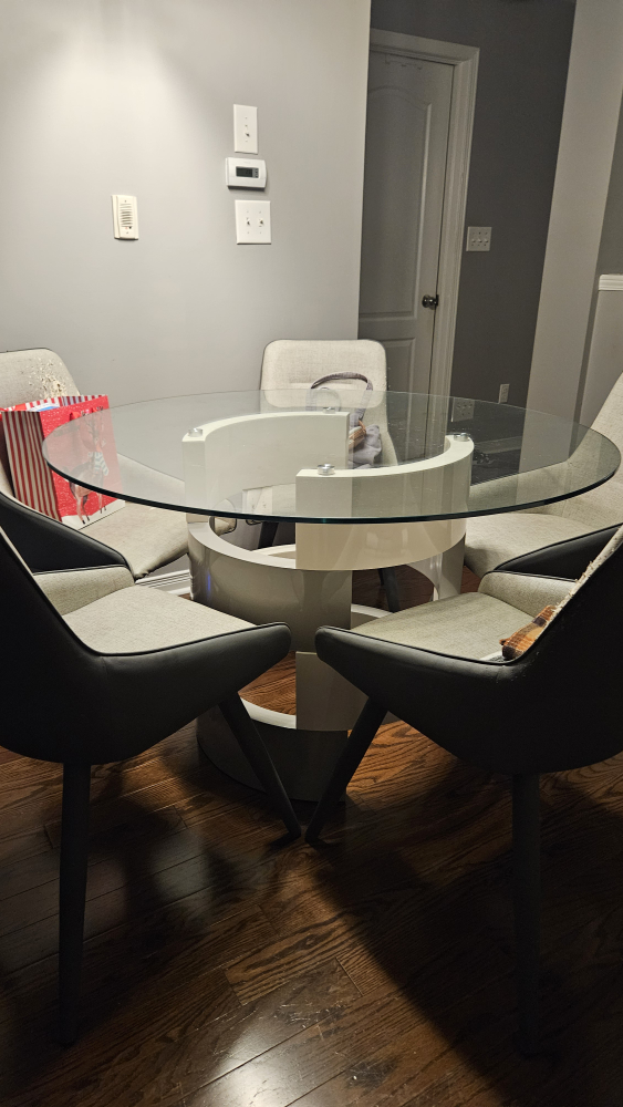 Leon's Round Glass Table, Amazing Condition! thumbnail
