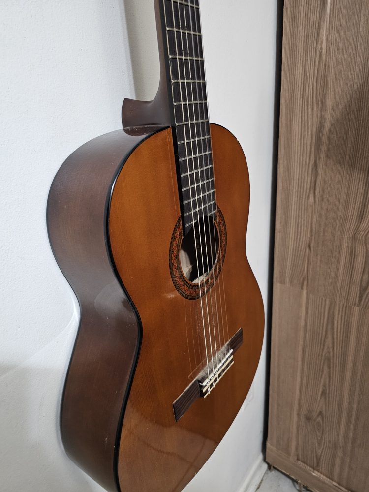 Yamaha C40 Guitar thumbnail