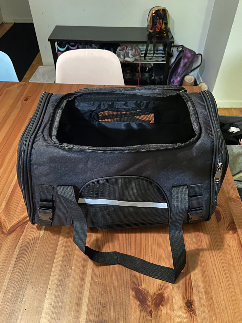 Pet carrier bag, new and unused image indicator(3)