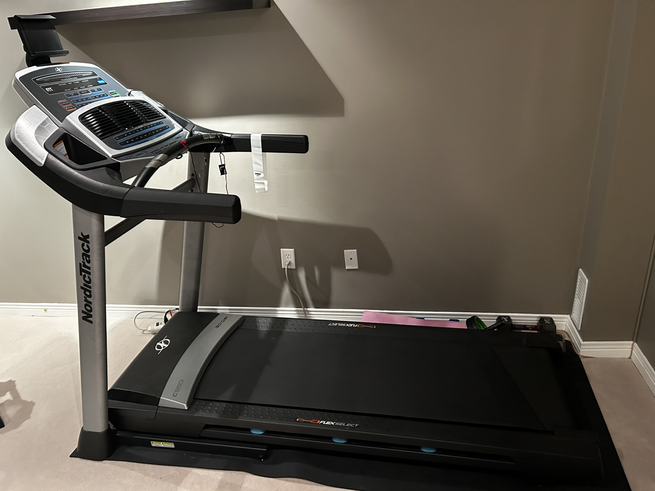 Nordictrack treadmill C950i - photo 4