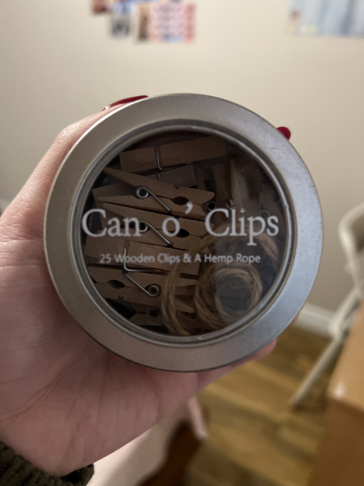 clips and string for decorating thumbnail