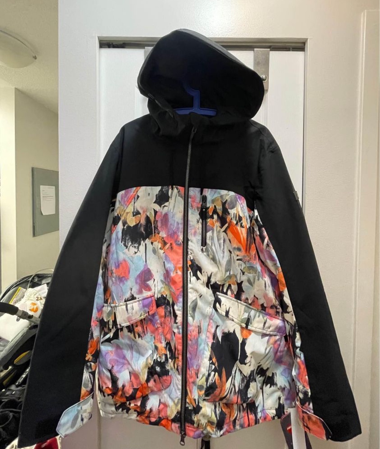 BRAND NEW ROXY SKI JACKET (w/ tags)