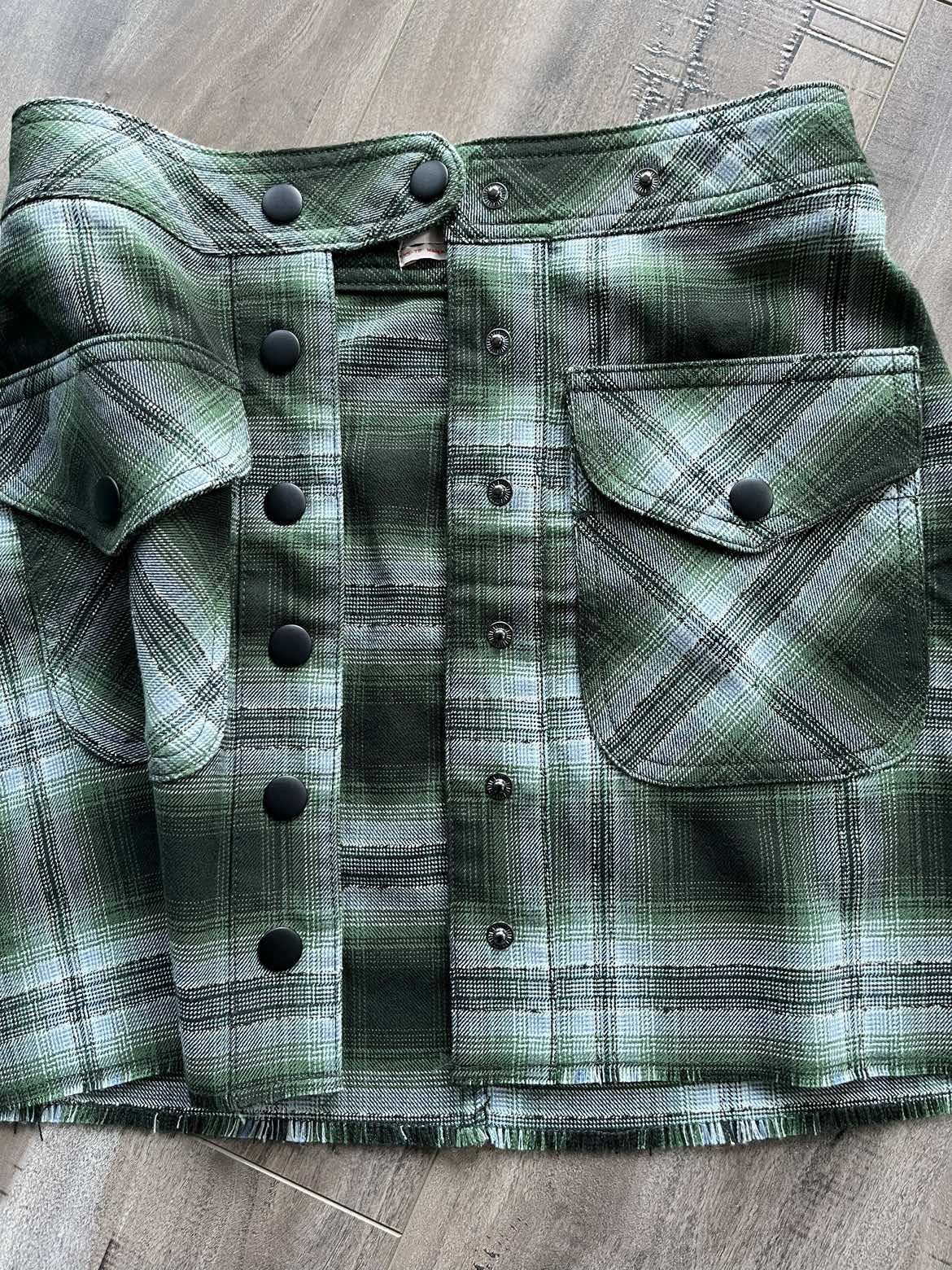 New Urban Outfitters green Plaid mini skirt XS image indicator(3)