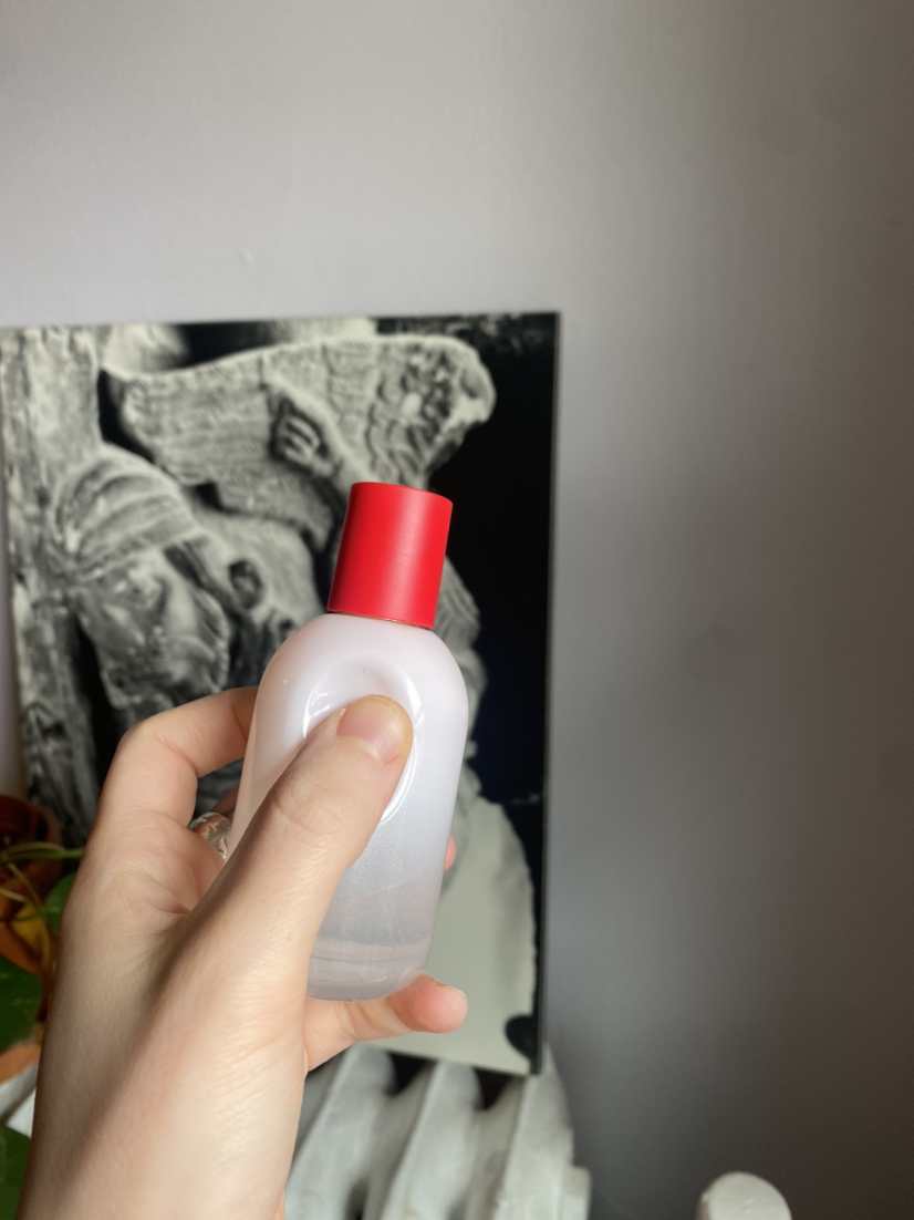 1/5th full Glossier You perfume image indicator(2)
