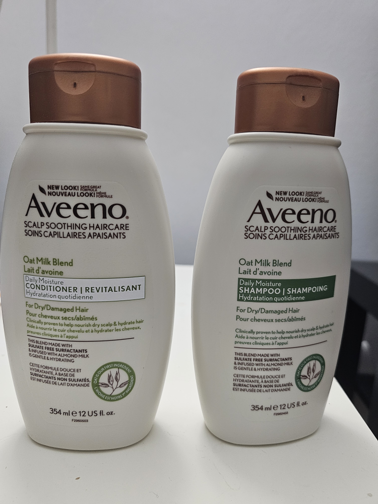 Aveeno Daily moisture shampoo, conditioner set