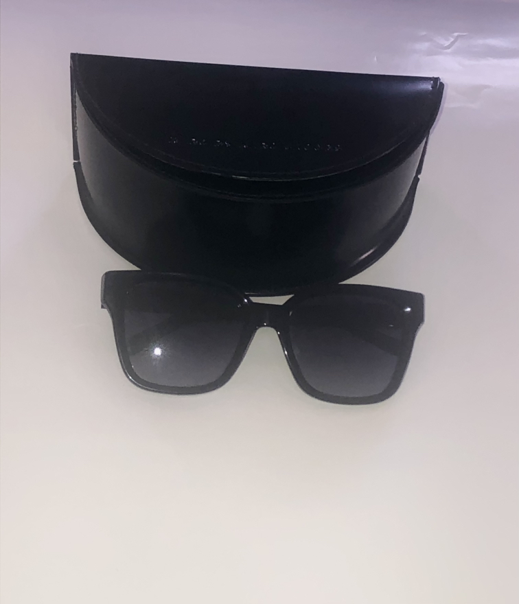 The Mark Jacobs unisex sunglasses and case