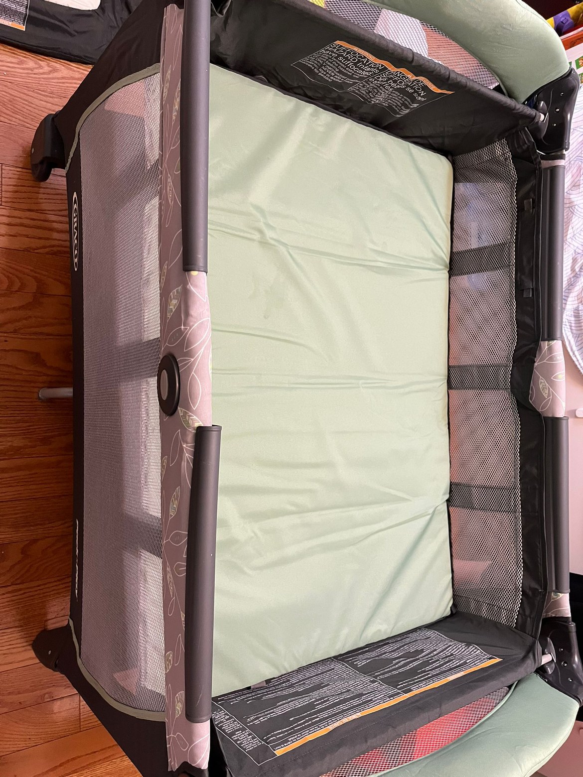Bassinet/ playpen/ playard like new - photo 4