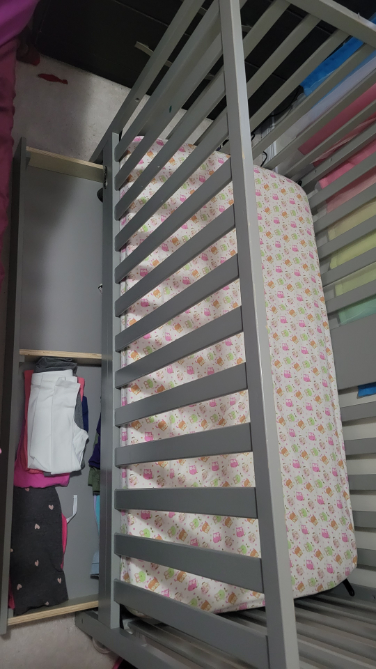 Convertible Crib with Drawer - photo 4