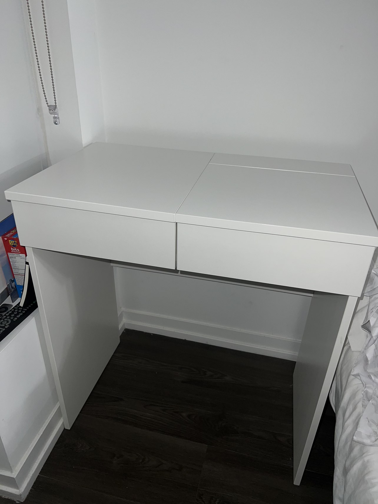 Desk with mirror - photo 2