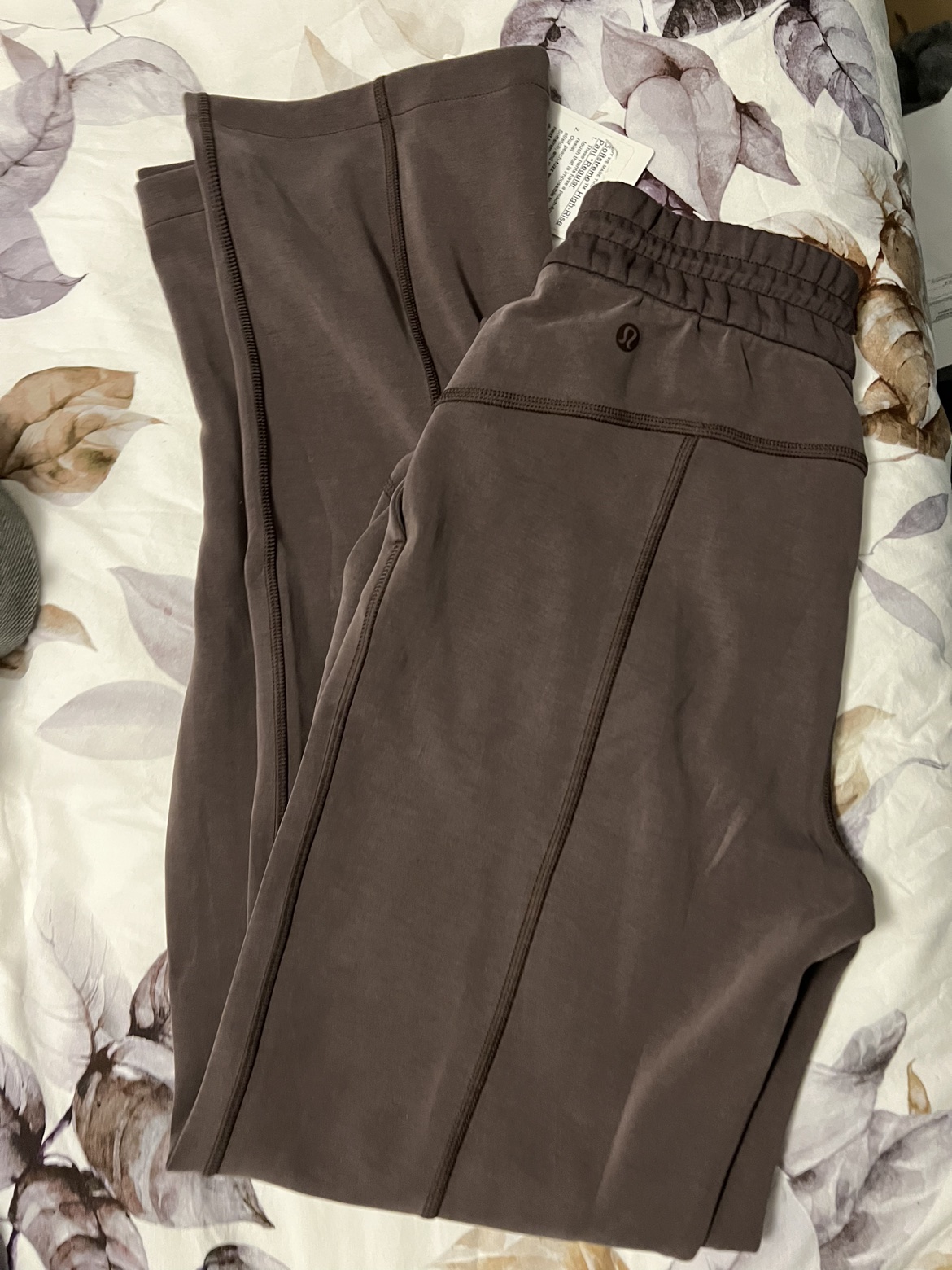 BRAND NEW WITH TAG Lululemon softstreme pant size 4