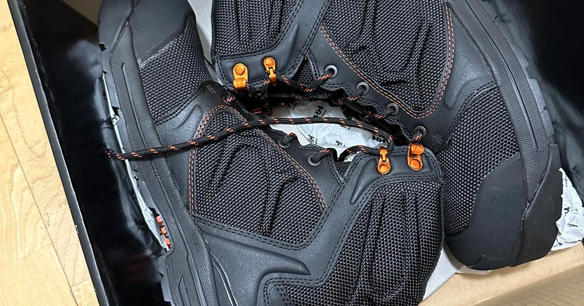 59786 NEW Helly Hansen Workboot. CSA approved | Karrot