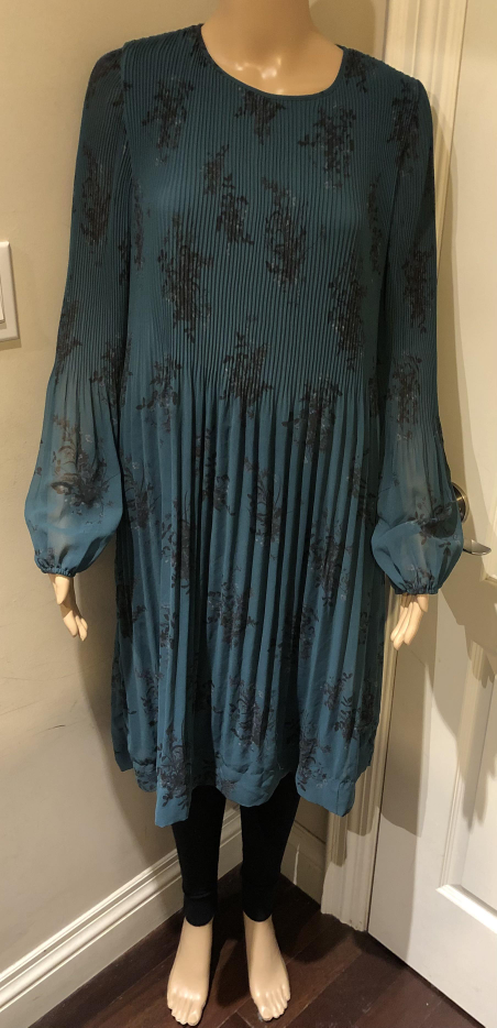 Aritzia Relaxed Fit Pleated Dress Size S - photo 2
