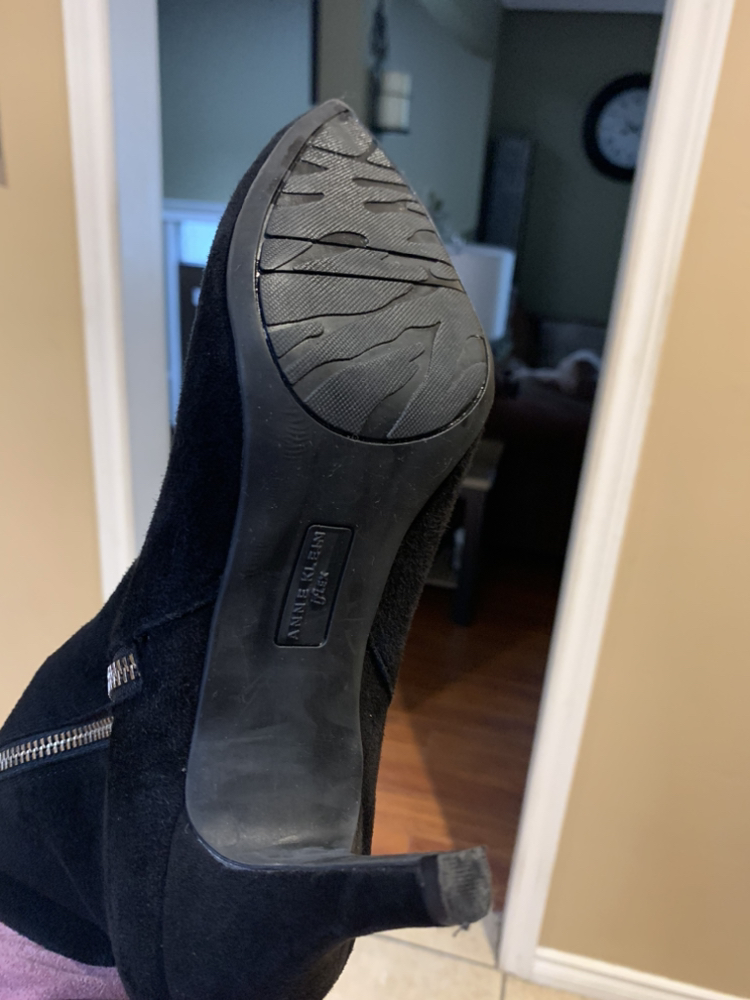 Suede Ann Klein Boots 9 1/2 image indicator(3)