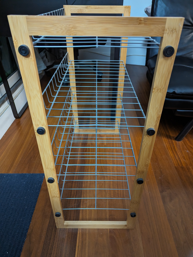 Shoe Rack in Excellent Condition image indicator(2)