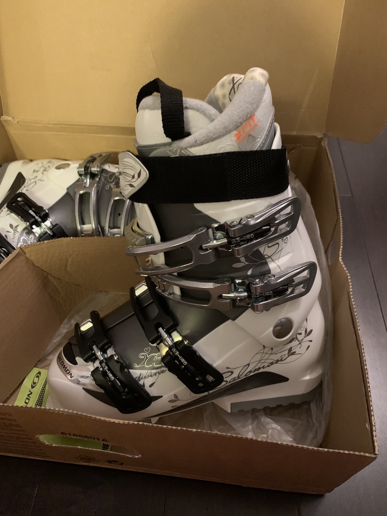 Salomon Ski Boots - Brand New in Box - Size 24.5