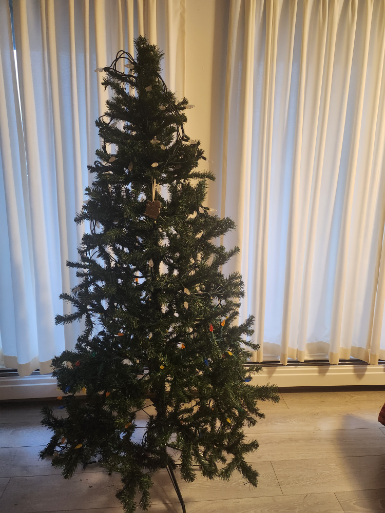 6ft artificial Christmas tree image indicator(4)