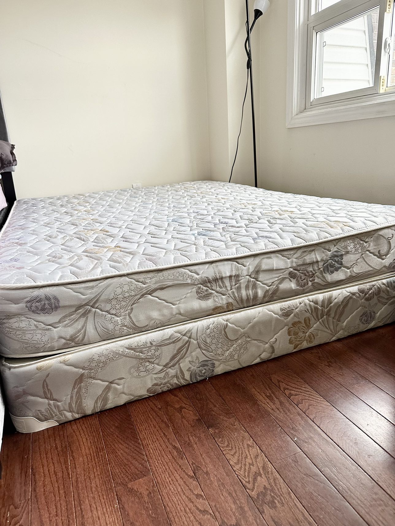 Queen Matress and Box Spring - photo 3