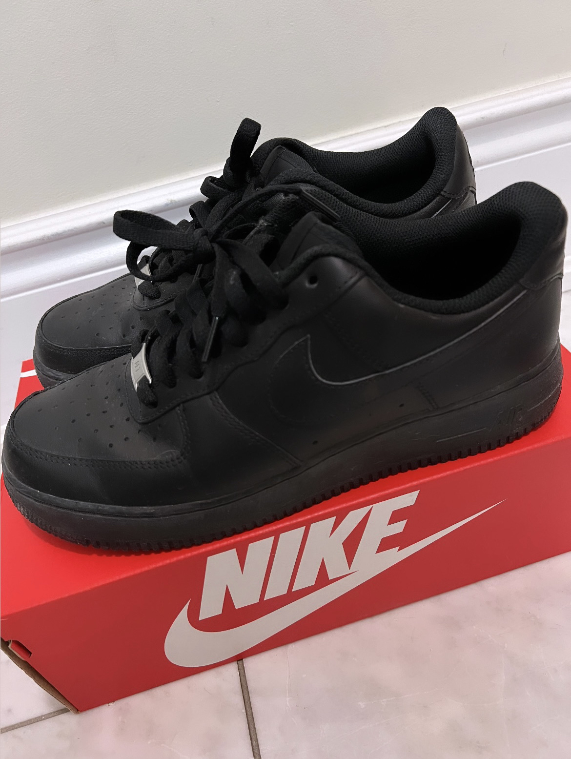 NIKE AIR FORCE 1 Mens 9.5