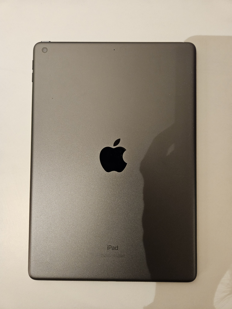 iPad 8th gen 32gb, wifi only, new battery - photo 2