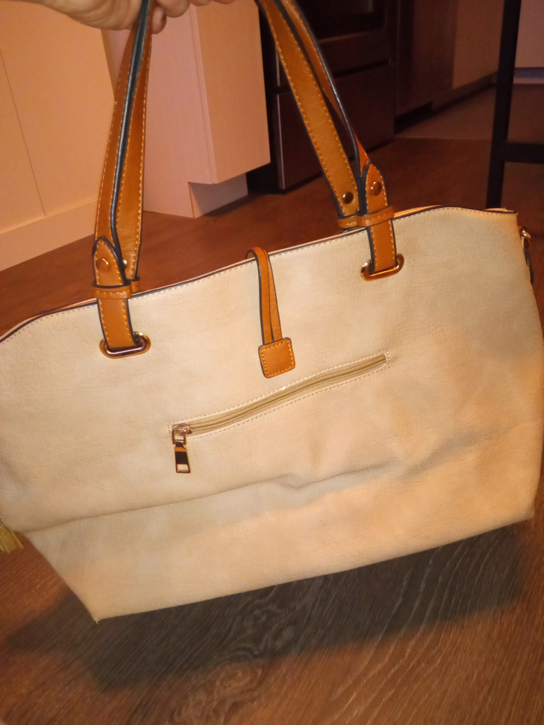 Large travel tote. image indicator(3)