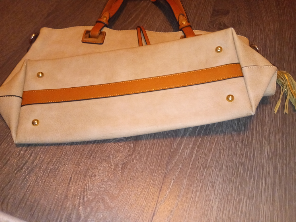 Large travel tote. image indicator(4)